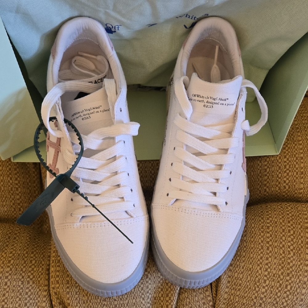 Off-White White and Pink Canvas Sneakers